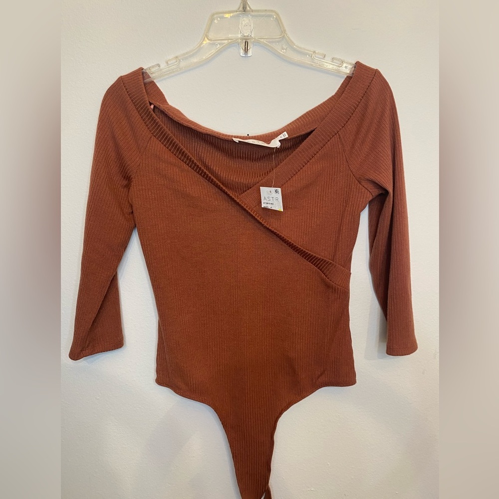 Astr off the shoulder long sleeve body suit NWT - Picture 2 of 4